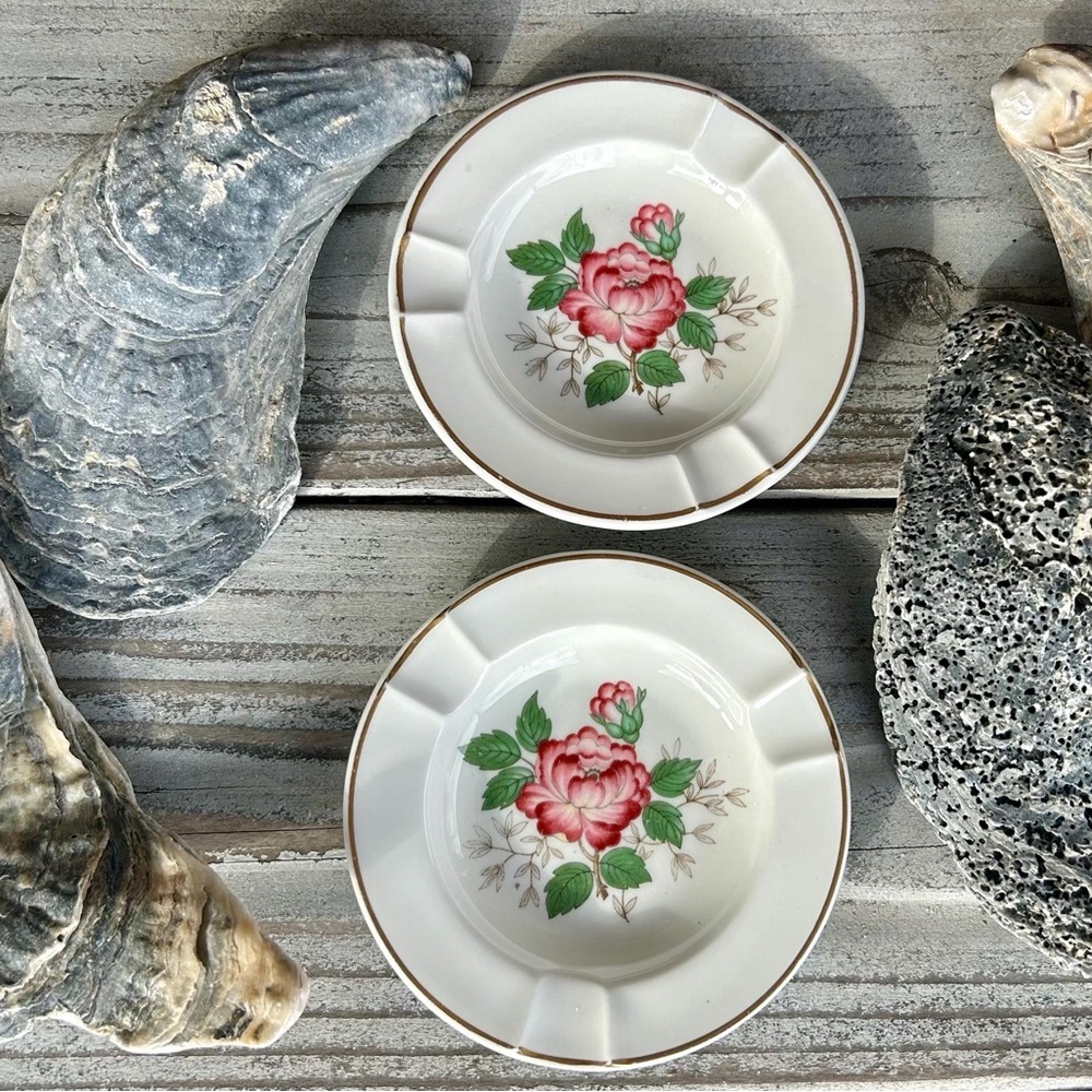 Set of 2 Vintage Wedgwood English Bone China Peony Floral Charnwood Ashtrays. - Picture 9 of 11